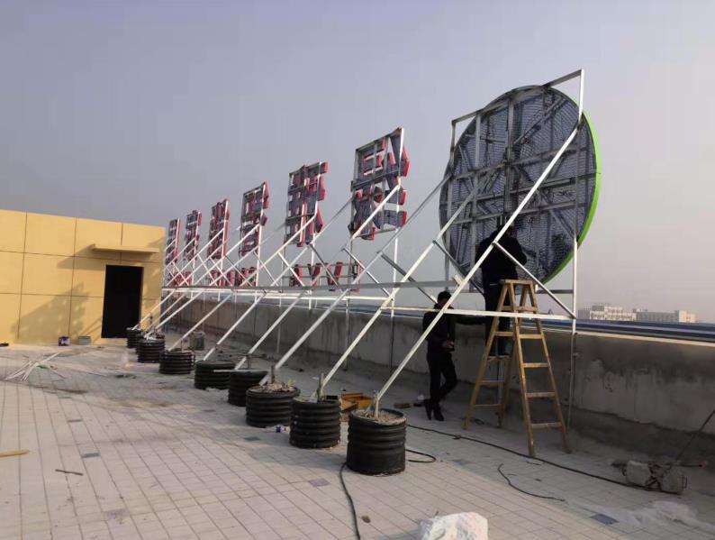 新龙户外广告架子一般常用哪种材料?