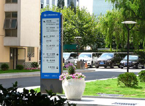 新龙哪些因素影响宣传栏的制作？